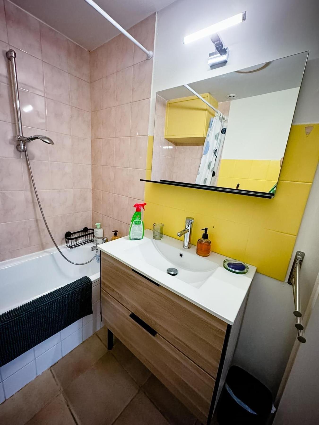 Dream 26 - 2 Pieces 4 Pers De 38m2 - Clim, Wifi, Parking - Sur Rn7 Au Calme - Au Coeur De Sur Drome A 5km L'autouroute A7 *